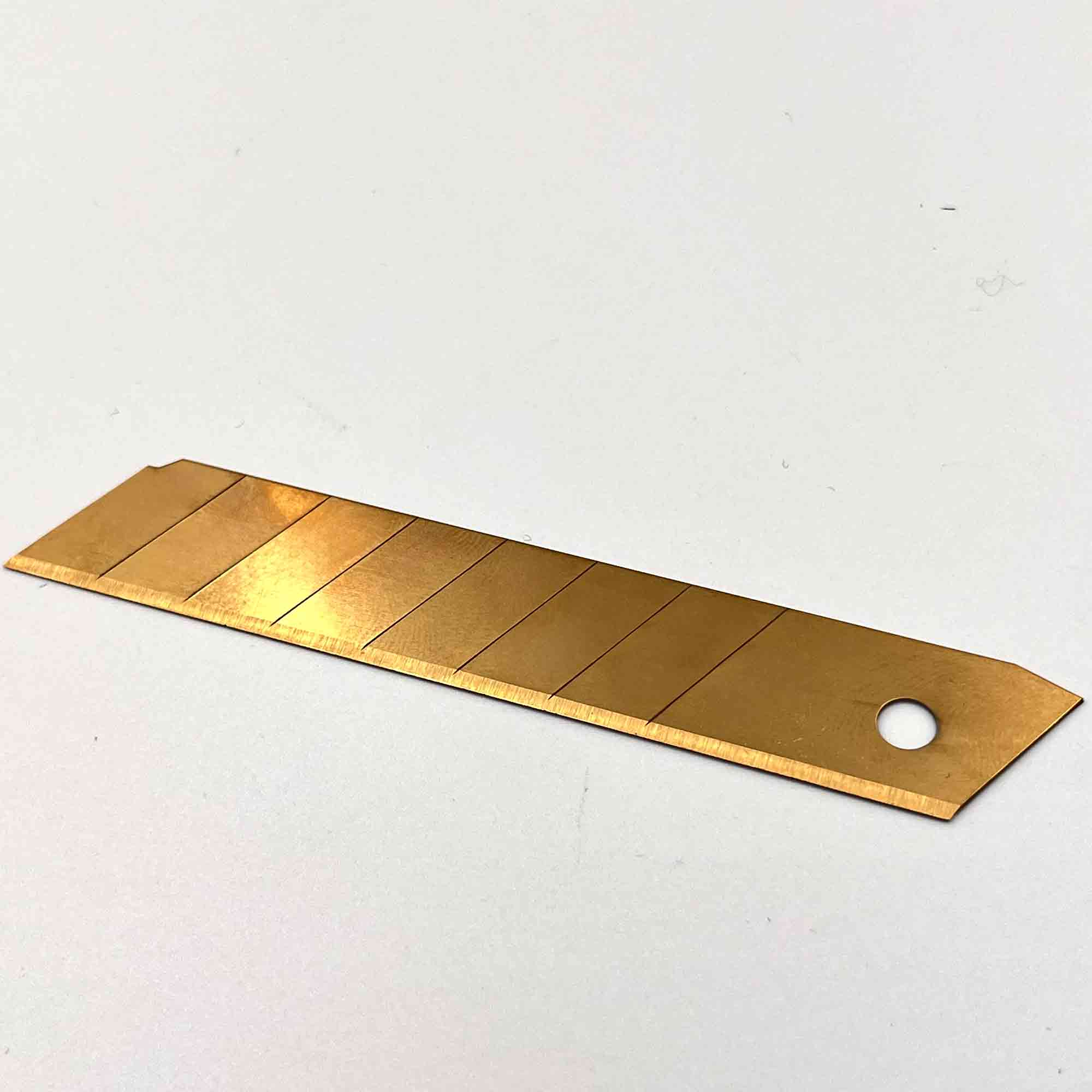 SK2 Abbrechklingen 18 mm – extra scharf, 0,5 mm, vergoldet – 10 Stück