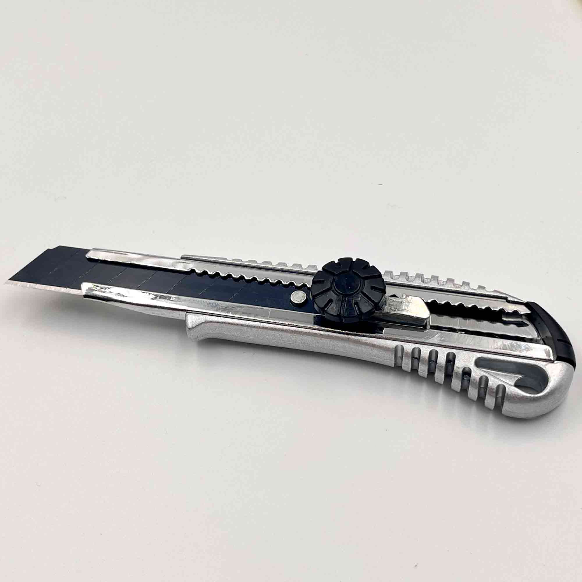 Ergonomischer Profi-Cutter – ideal für Displaybau und Handwerk Präzises Schneidewerkzeug für Papier, Karton und Folie