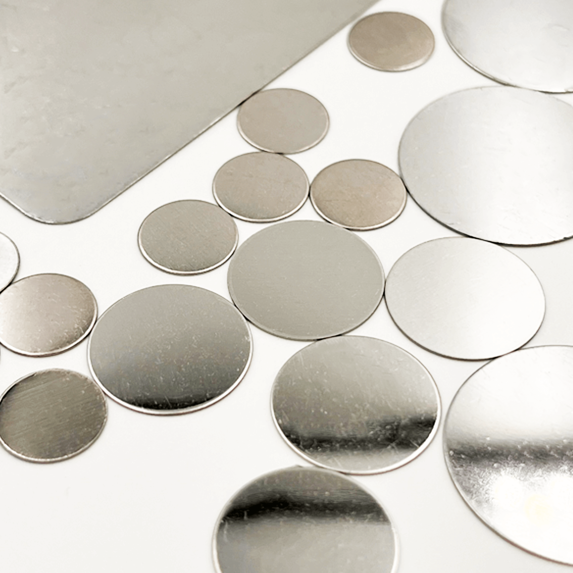 Metallplättchen als Gegenstück für Magnetverschlüsse Metallplättchen als Gegenstück für Magnetverschlüsse