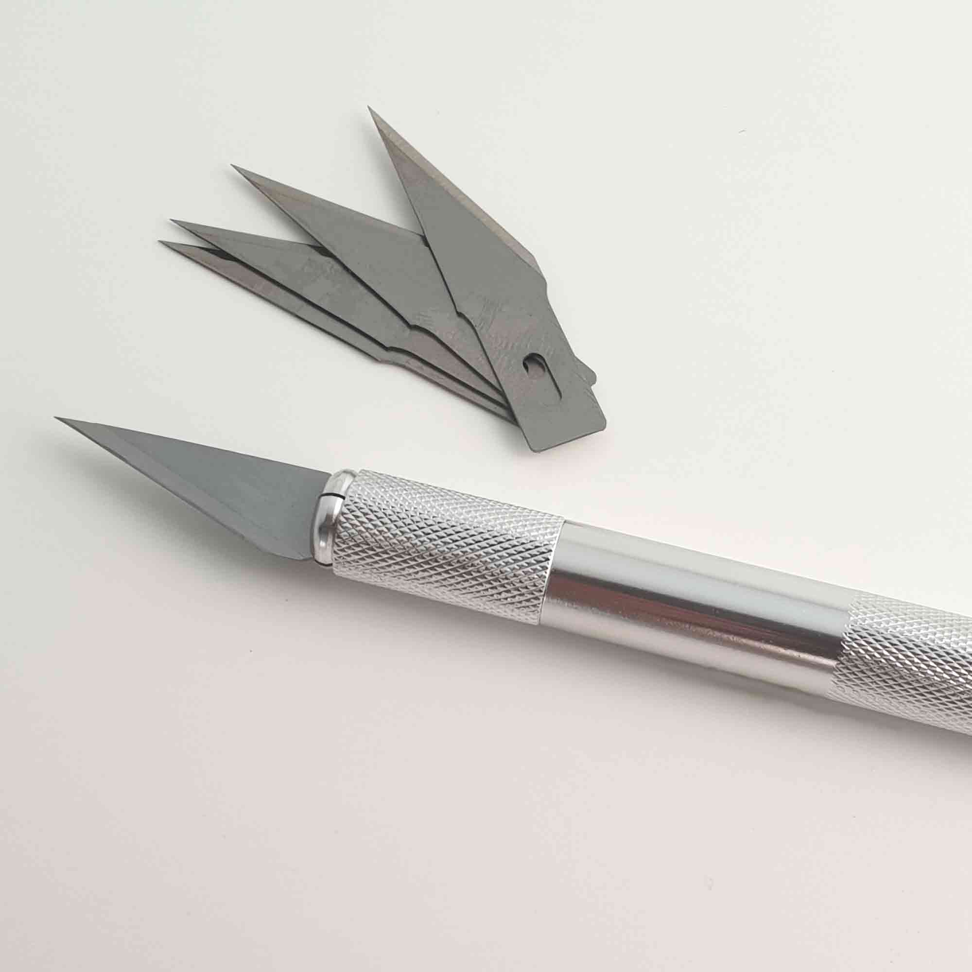 Grafikmesser mit 27 mm Klinge und geriffeltem Aluminiumgriff