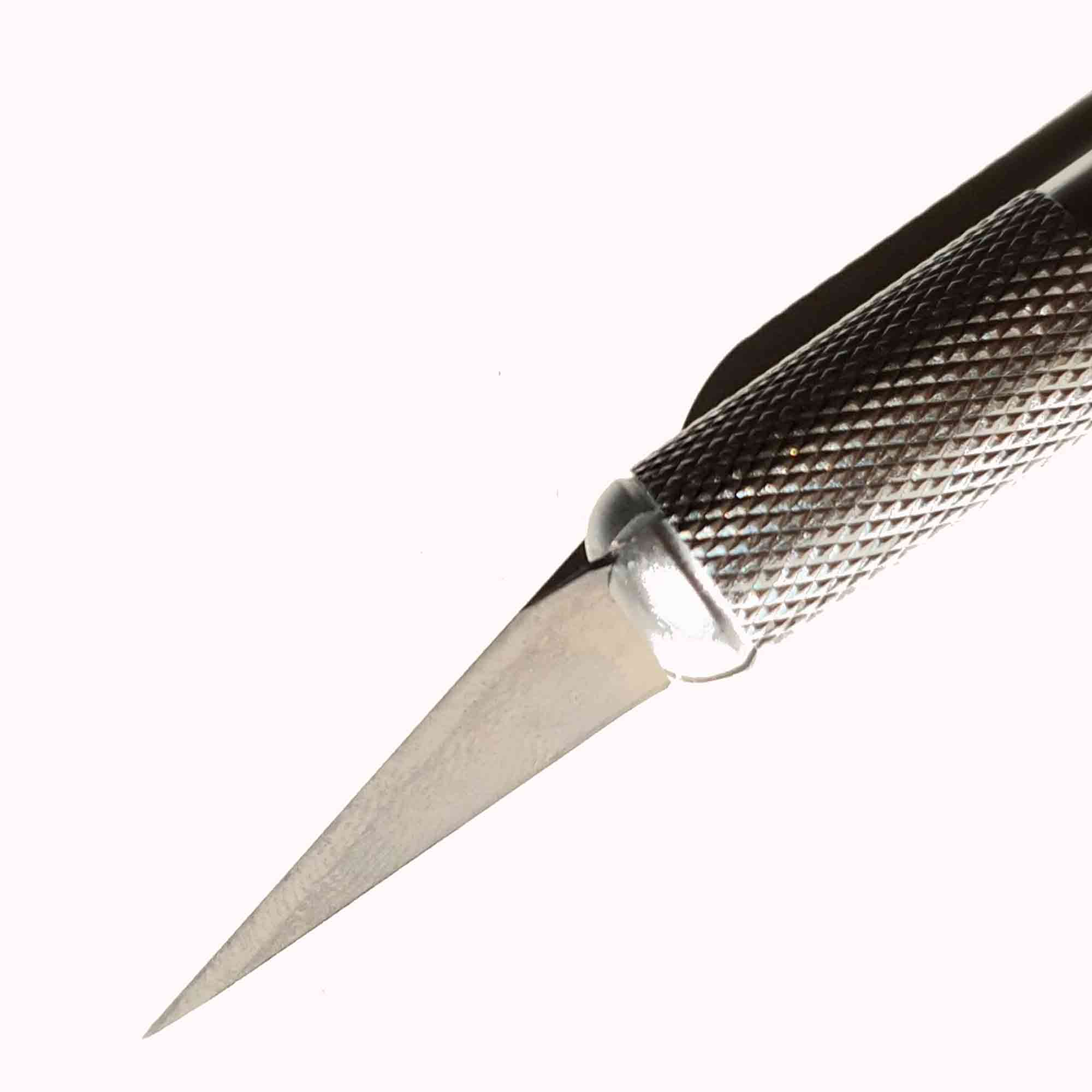 Zwei Klingengrößen für individuelle Anforderungen Vergleich von Grafikmessern mit 20 mm und 27 mm Klinge